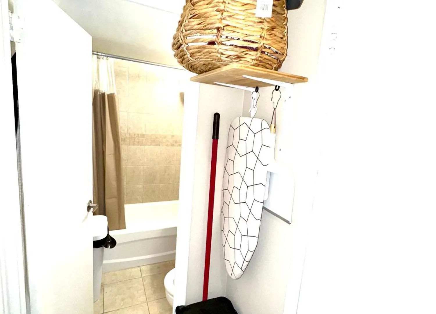 Cozy Private Room In Downtown Toronto, 15 Mins To Cn Tower, Steps To Subway 0*, Toronto
