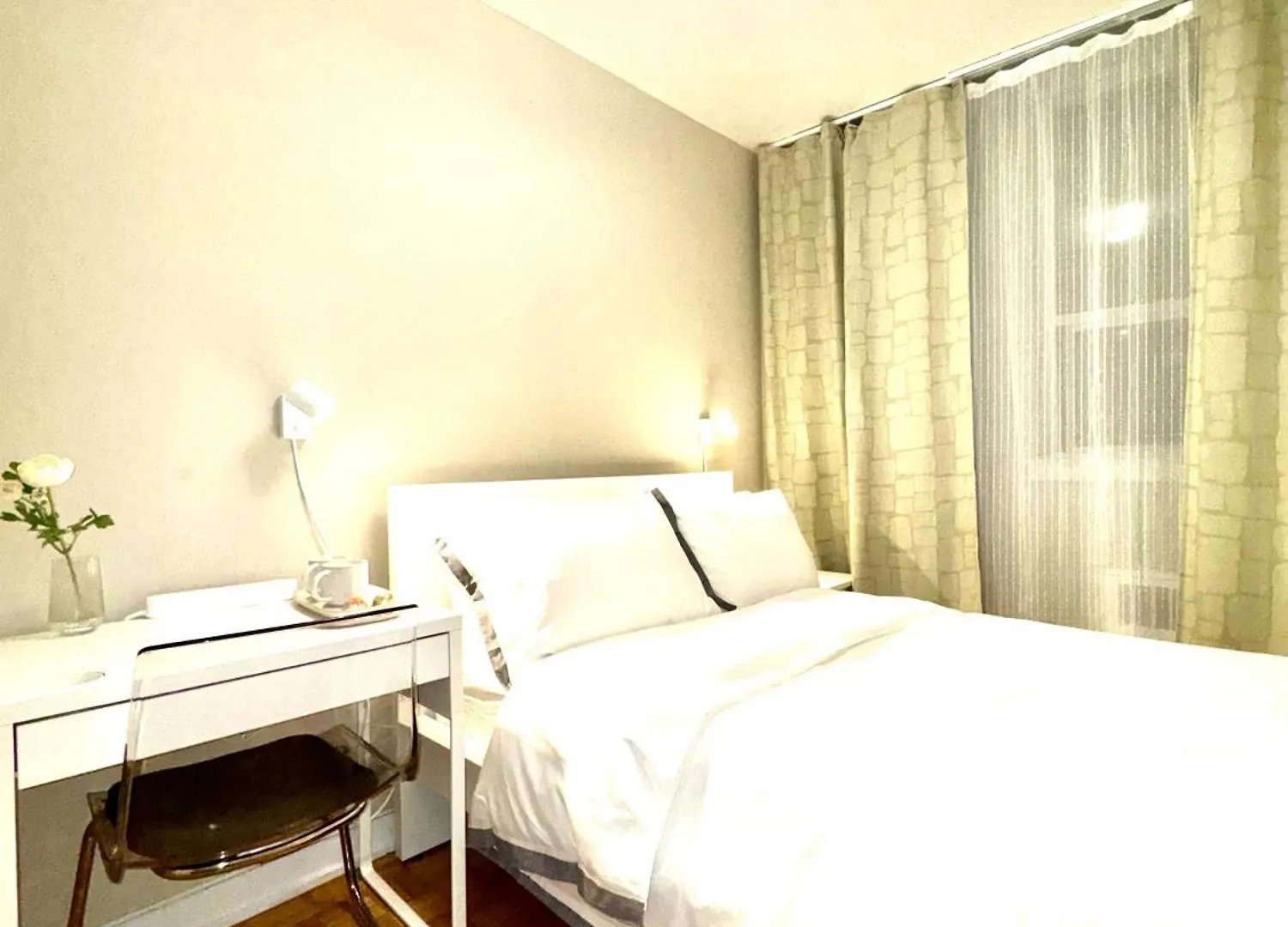 Cozy Private Room In Downtown Toronto, 15 Mins To Cn Tower, Steps To Subway Homestay