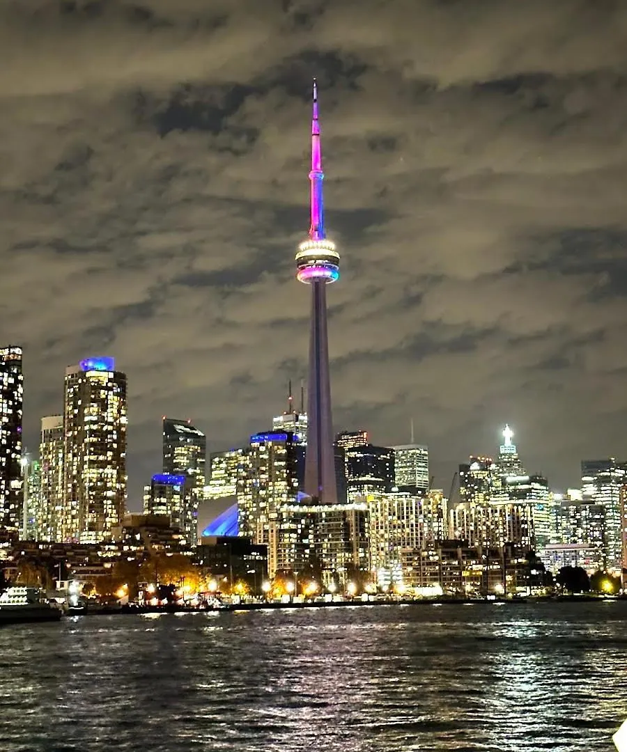 Cozy Private Room In Downtown Toronto, 15 Mins To Cn Tower, Steps To Subway 0*, Toronto Canada
