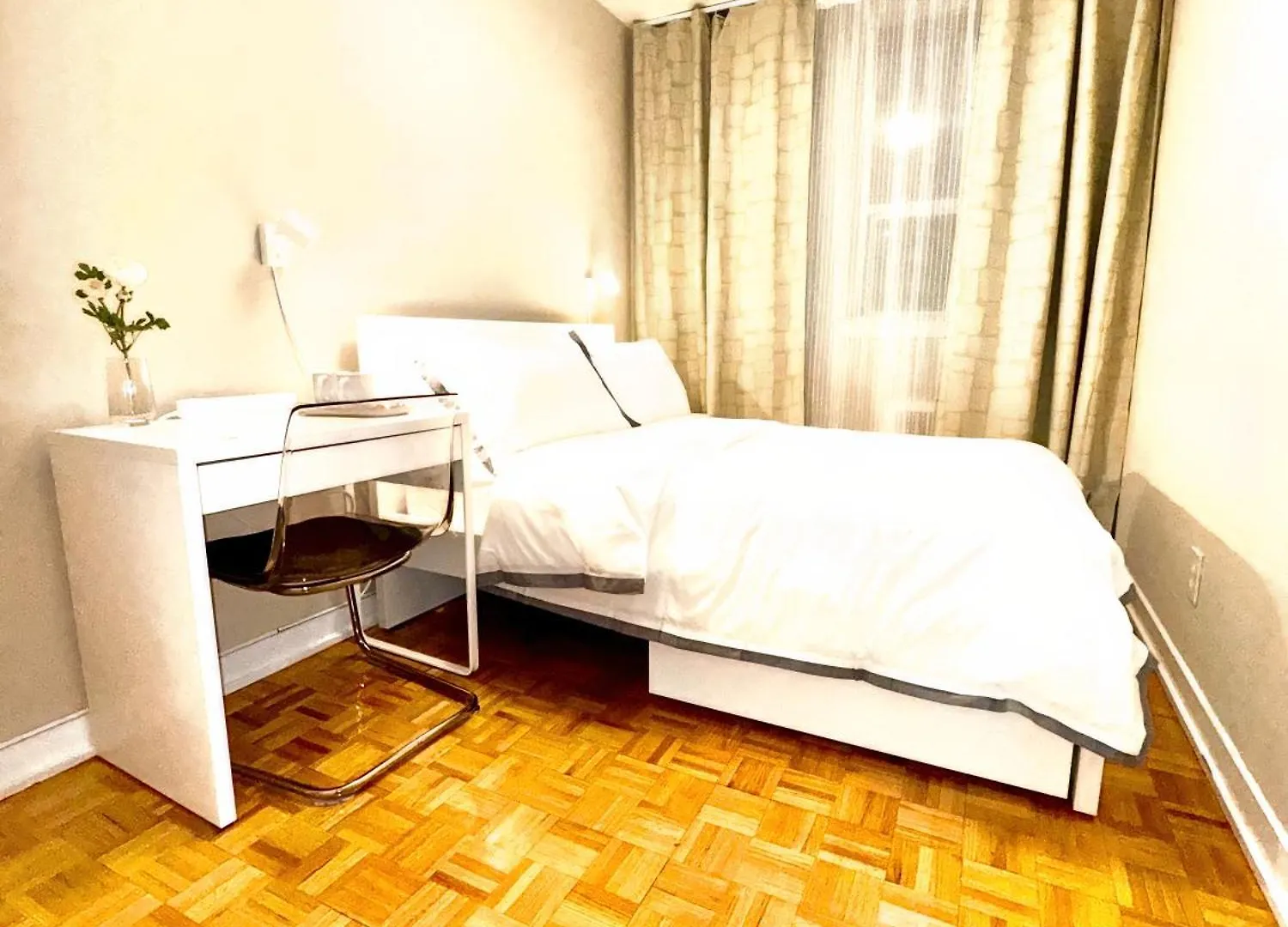 Cozy Private Room In Downtown Toronto, 15 Mins To Cn Tower, Steps To Subway Homestay Toronto